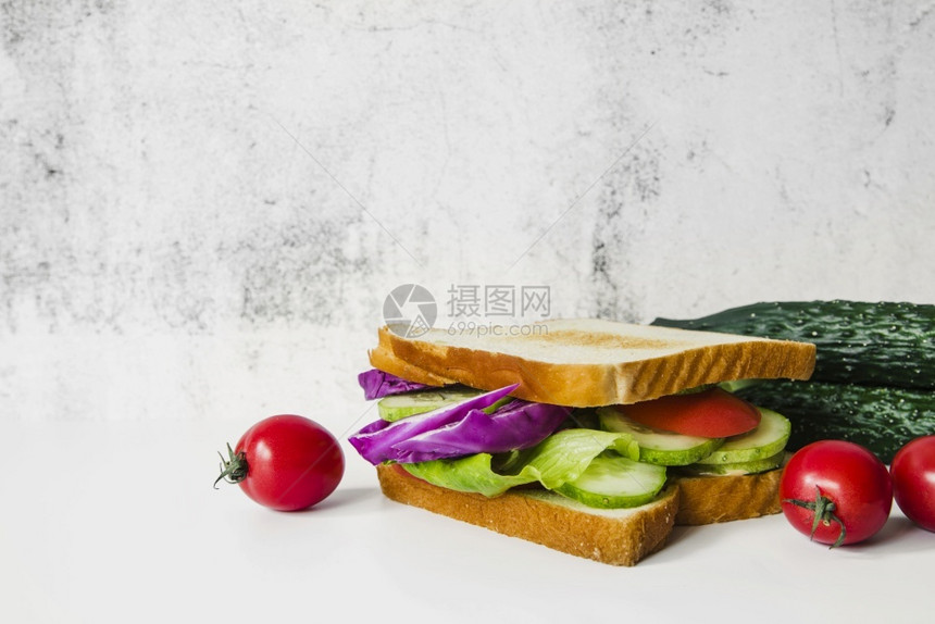 棕色的寒冷新鲜蔬菜三明治白色背景高分辨率照片新鲜蔬菜三明治白色背景高质量照片饮食图片