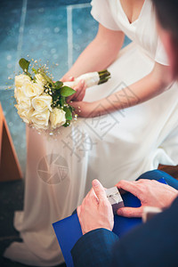 婚礼前的求姻戒指图片