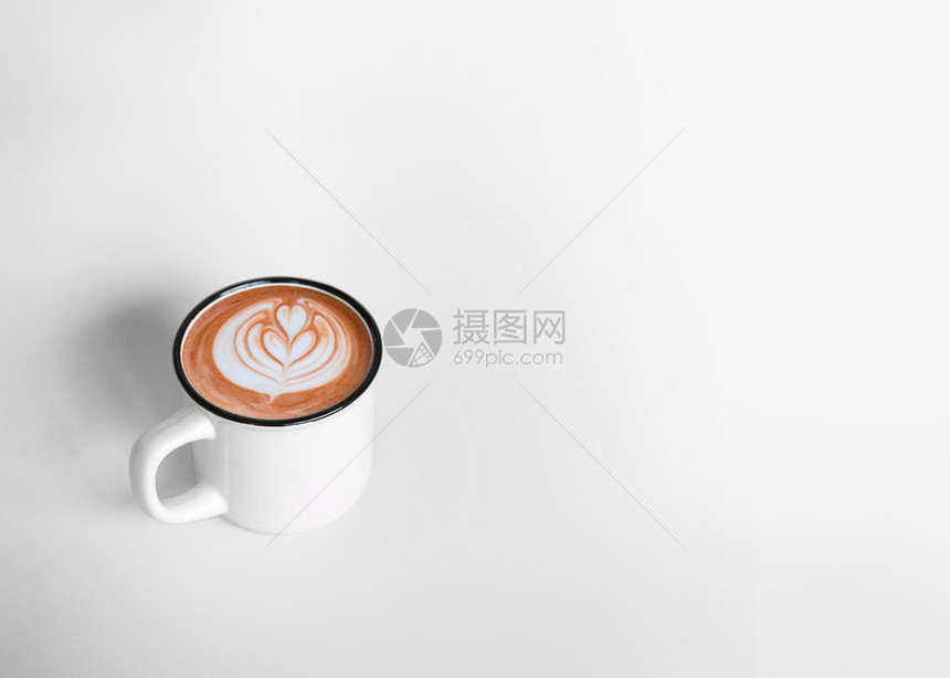 最佳热的或者白色背景杯热咖啡拿铁艺术有复制空间或文本宽旗设计海报明信片顶视图片