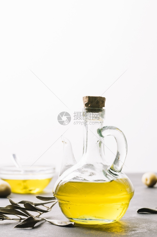 垂直拍摄橄榄油瓶灯分辨率和高品质精美照片高品质和分辨率精美照片概念抗氧化剂健康黄色的图片