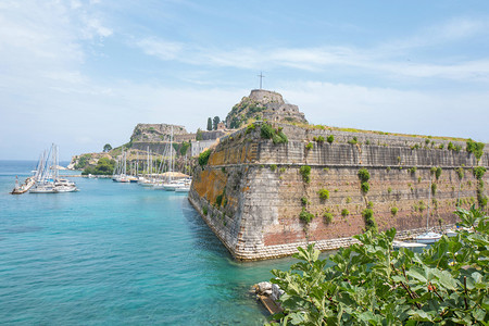 希腊语爱奥尼亚克尔基拉科福镇中心附近的科孚古老威尼斯海堡垒岛图片