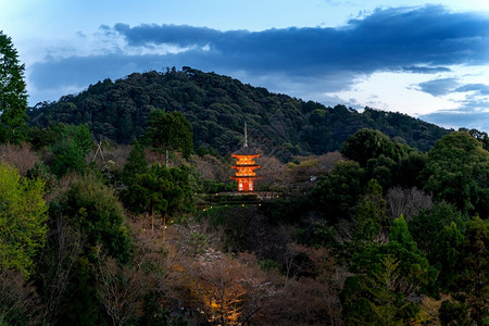秋天山里的寺庙图片