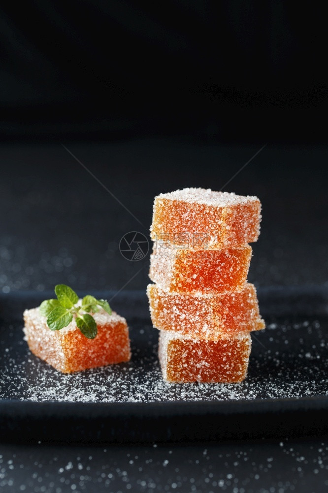 深底糖上自制多色果冻糖含面的多彩果冻罐头糖JellyBean品种颜色软糖图片
