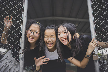 年龄女孩一群快乐的亚洲青少年幸福情感在学校体育馆派对图片