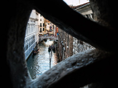 建造在意大利威尼斯的叹息桥内开张时的外部观点贡多拉风景图片