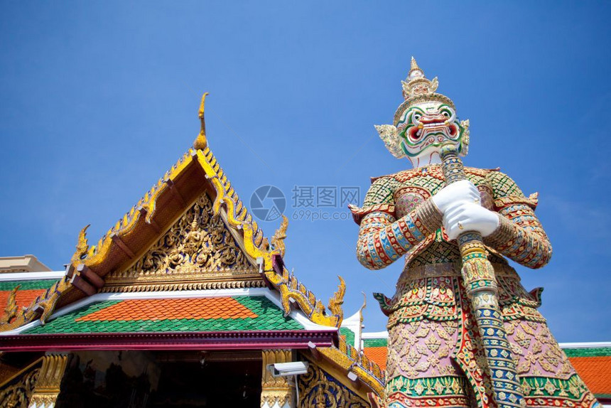 旅行泰国蓝天寺庙守护神的泰国笏著名图片