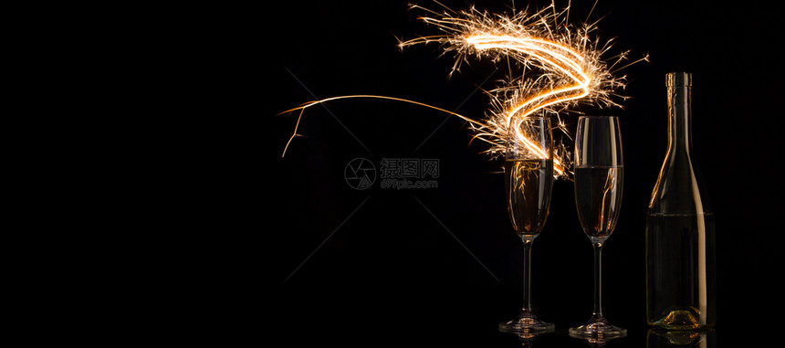 庆祝庆典香槟和闪亮烟花图片