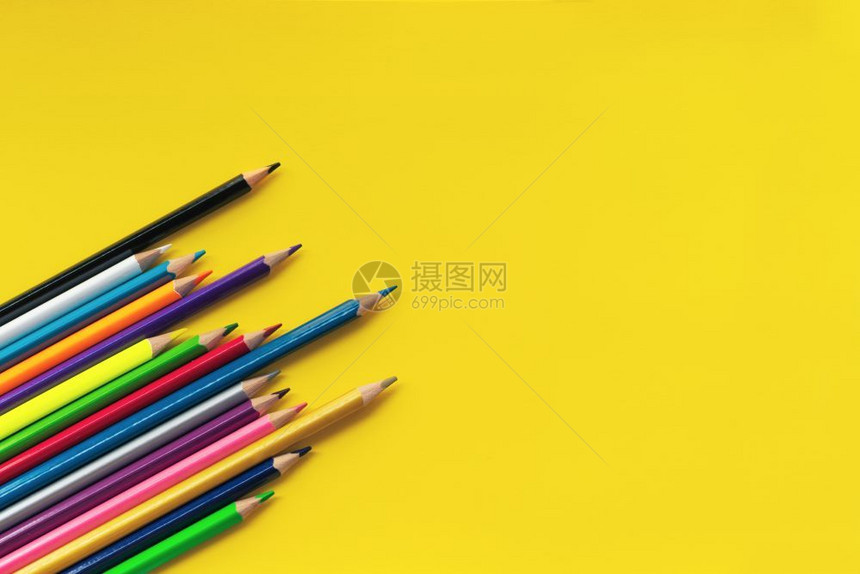领导者职员工作具有复制空间的黄色背景上铅笔集体社区通信概念组有复制空间的黄底铅笔小组图片