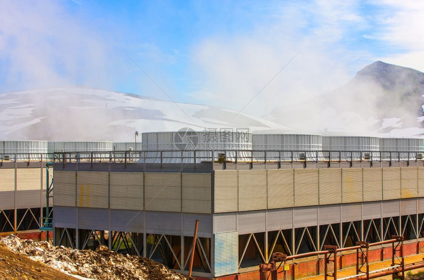 堪察卡穆特诺夫斯基火山上的地热发电厂工生态抽烟图片