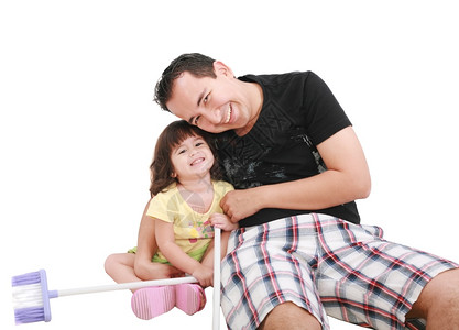 棕色的父亲和女儿一起玩游戏看相机快乐的脸图片
