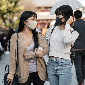 感染气体医疗的身戴面罩漂亮亚洲女孩图片