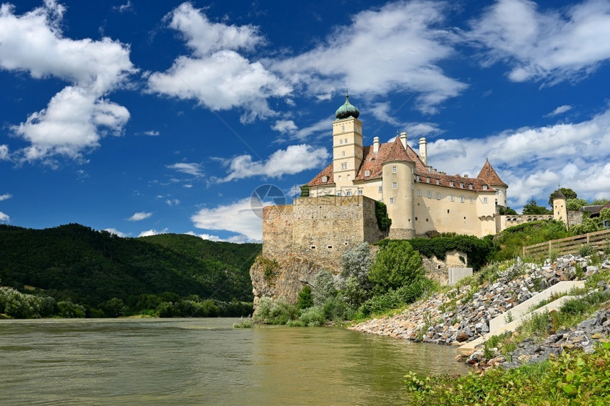 瓦豪塔城堡在多瑙河的Schonbuhel欧洲古老和美丽建筑及观光景象概念下奥地利Wachau旅游目的地貌景观图片