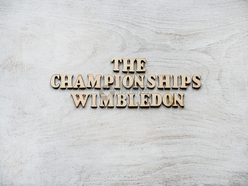 人们WIMBLEDONWooden白桌上未涂色字母最美的请柬照片漂亮明的请柬照片木板优质的图片