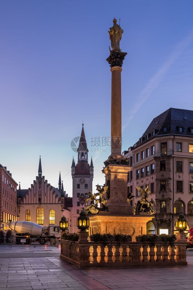 城市景观建筑学上午在德国巴伐利亚慕尼黑旧市政厅和Marienplatz城市图片