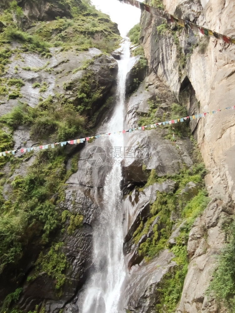 不丹的瀑布多岩石普那卡悬崖图片
