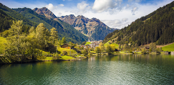 鳟鱼谷阿尔卑斯山在Muhlwald水库的MhlwaldTrentino南蒂罗尔意大利旅游观光背景