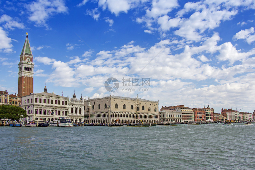 城市景观威尼斯美丽的建筑物贡多拉斯桥梁和运河的景象街道建筑学图片