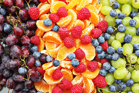 林果葡萄草莓橙子红甜点营养的图片