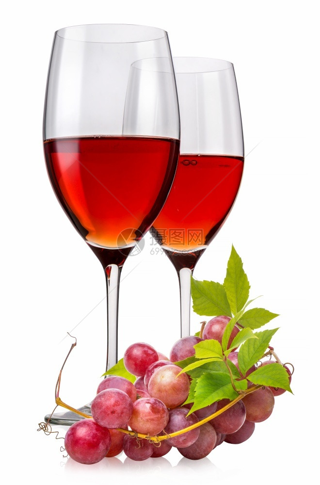 有机的分支两杯和粉红葡萄在白色背景上隔绝两杯和葡萄浪漫图片