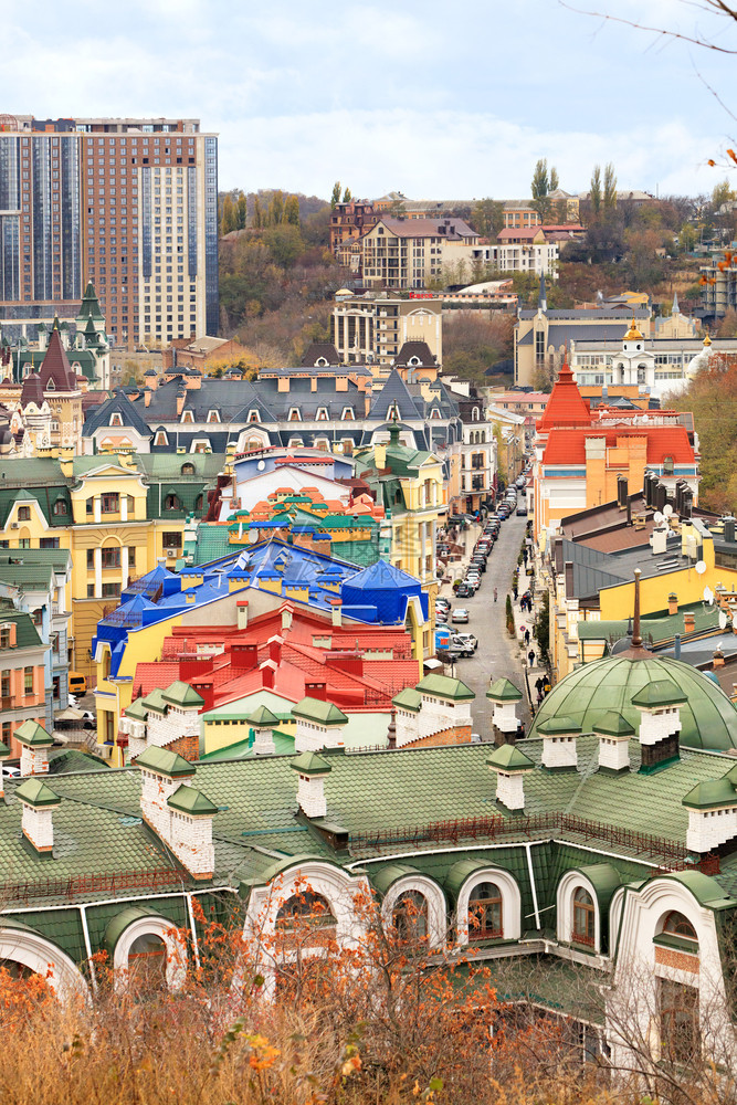 首都美丽的俯瞰基辅市旧波迪尔区建筑和屋顶的美丽建筑结构经过修复最高视野社会网络垂直改造后基辅市老波迪尔区Vozdvizhenka图片