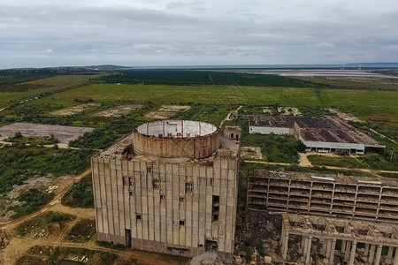 战略肮脏的鬼旧被废弃未完成核电厂和的核电厂图片