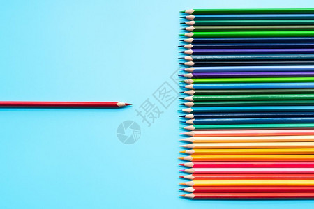 红色彩铅笔向其他颜的演示介绍其他颜色的展示商业责任职图片