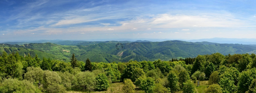 夏天捷克白喀尔巴阡山脉欧洲夏季的山区美丽景色草地图片