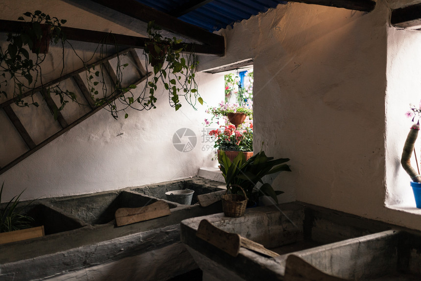 古代科尔多瓦洗衣房西班牙配木洗涤板生锈的家务记忆图片