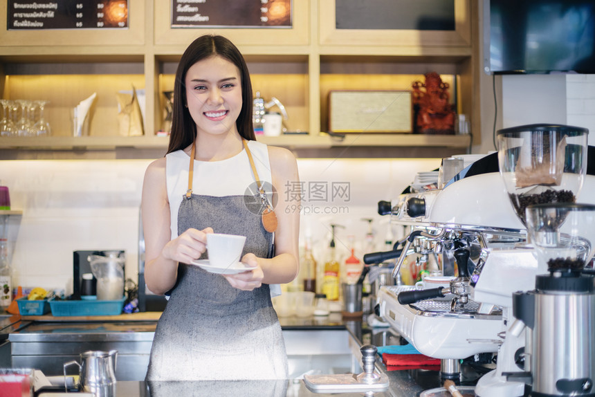 咖啡店女性店员形象图片