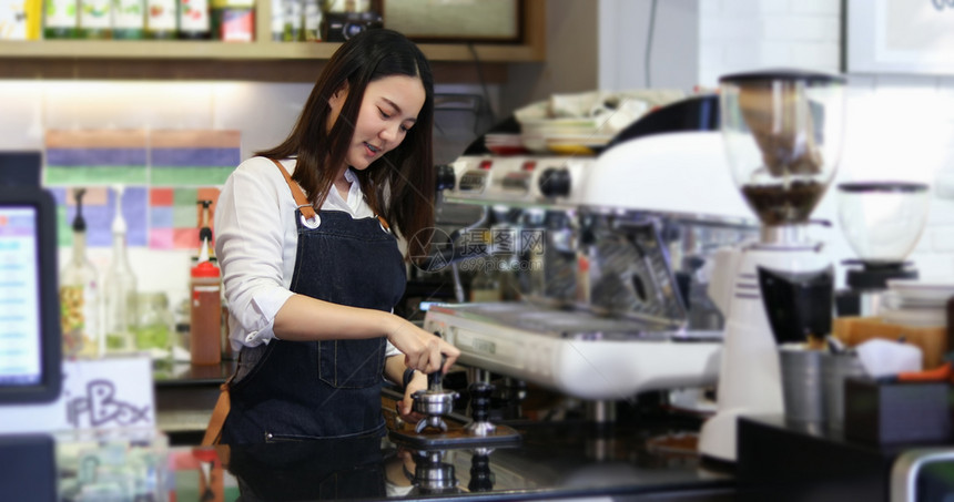 咖啡店女性店员形象图片