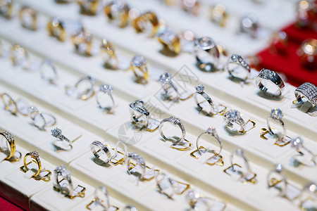 配饰在泰国珠宝店销售的古老时尚工艺品和古代时装泰式手工艺品链价值图片
