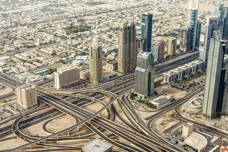 地标区迪拜酋长国的建筑迪拜市下城天梯和公路东图片