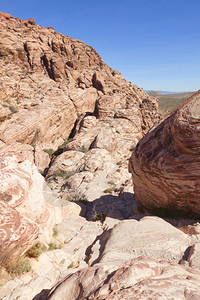 编队观察Mojave沙漠红岩峡谷的干地和红岩形成情况山西南图片