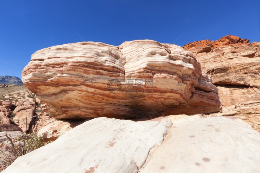 热的污垢亚利桑那观察Mojave沙漠红岩峡谷的干地和红岩形成情况图片