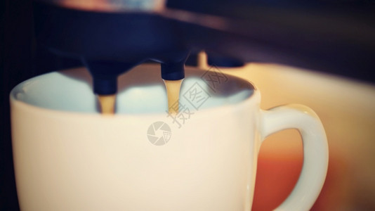 液体煮咖啡的埃斯波机卡布奇诺酿造图片