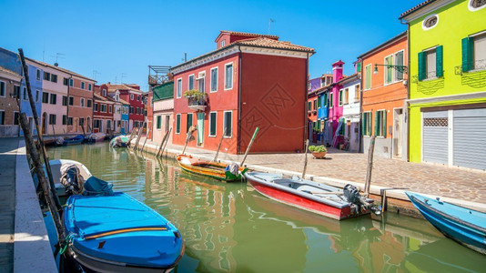 夏天历史意大利威尼斯布拉诺市中心的多彩房屋清蓝天空旅游图片