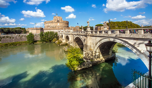 圣安赫洛卡斯特尔和意大利罗马拉齐奥蒂贝尔的天使桥中央博物馆间图片