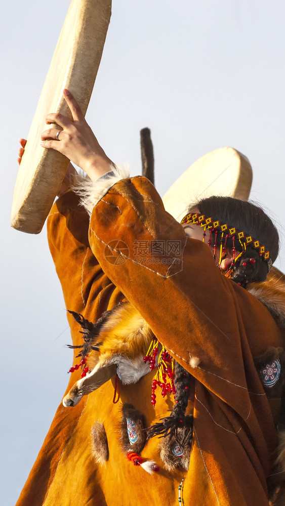 东民俗学种族的科里亚克北部土著Hololo节日图片