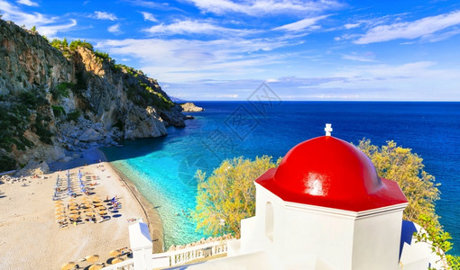 风景水希腊最美丽的海滩卡尔帕索斯岛KyraPanagia与绿松石海和红色教堂卡尔帕索斯岛Kyrapanagia海滩多德卡尼斯岛希背景