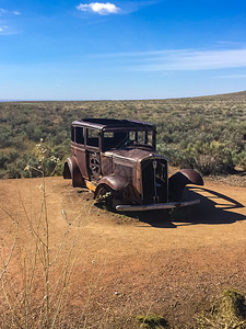 斯蒂贝克国民1932年Studebaker在亚利桑那州6号公路上的石化森林公园的历史背景