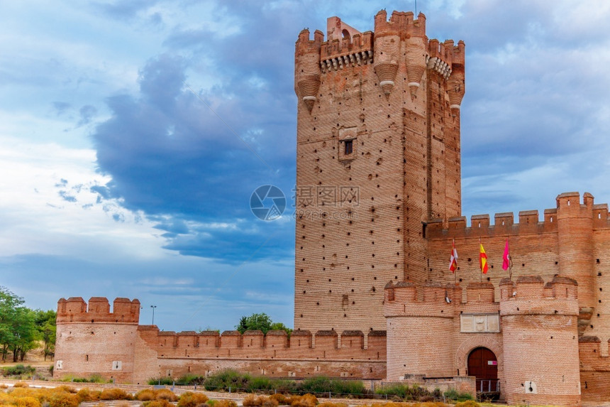锯齿状莫塔城堡西班牙巴利亚多德卡斯蒂亚莱昂麦地那德尔坎波著名的古城堡旅行阿科斯塔图片
