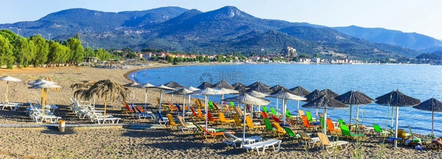 风景优美游客地标希腊夏季旅舍莱斯沃岛佩特拉村希腊流行旅游胜地图片