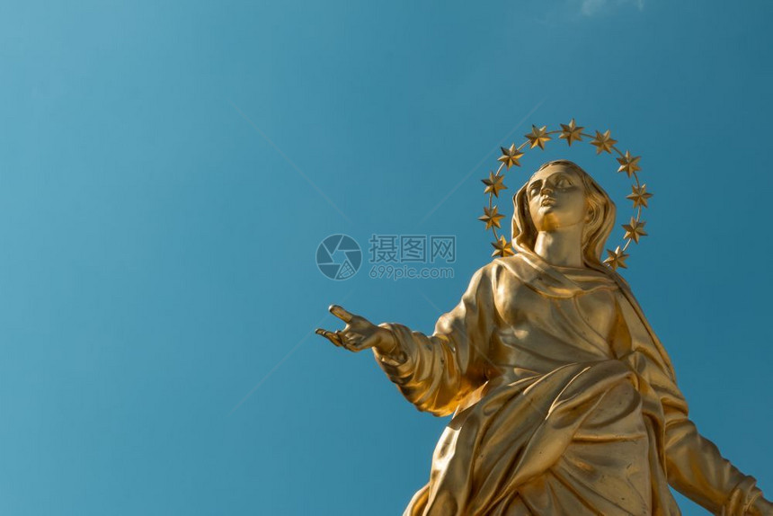 欧洲宗教的城市Madonna金雕像意大利米兰的完美青铜复制品图片