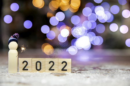 闪字背景素材橙20年新快乐20年用彩色散景背书写闪发光的孟加拉烟花带有文本的复制空间美丽的发光覆盖模板用于节日贺卡圣诞和新年快乐概念空间用于背景