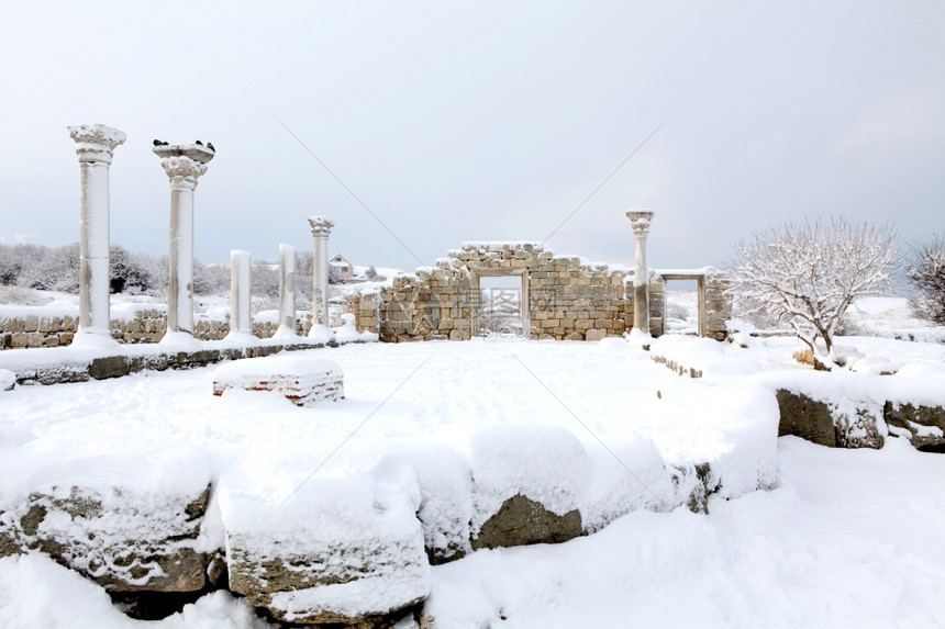 旅行明亮的遗产乌克兰里米亚州塞瓦斯托波尔市雪中切桑尼奥斯的废墟图片