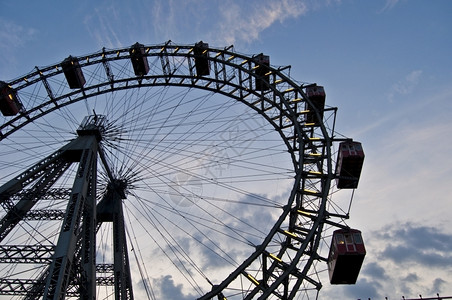 欧洲维也纳普拉特广场著名的老风车轮里森拉德公平的图片