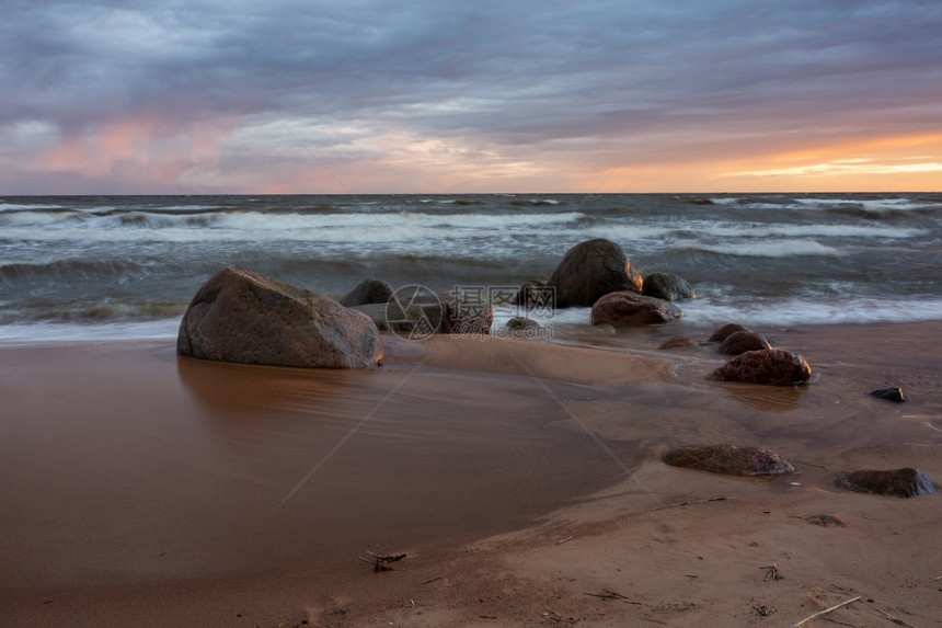 国民波兰拉脱维亚罗的海图贾市哈带有岩石和沙子景观图片