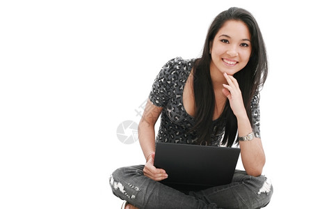 巴拿马中文白种人带着笔记本电脑的年轻快乐美丽女士图片