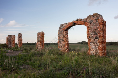 历史的斯米尔泰内市拉脱维亚奥尔德砖石柱和公园旅行照片13092斯米替尼欧洲图片