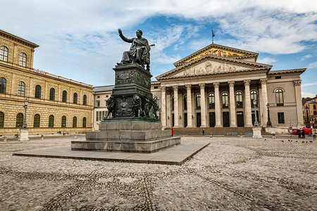 约瑟夫广场艺术慕尼黑剧院位于德国巴伐利亚慕尼黑马克思约瑟夫普拉茨广场正方形纪念碑背景